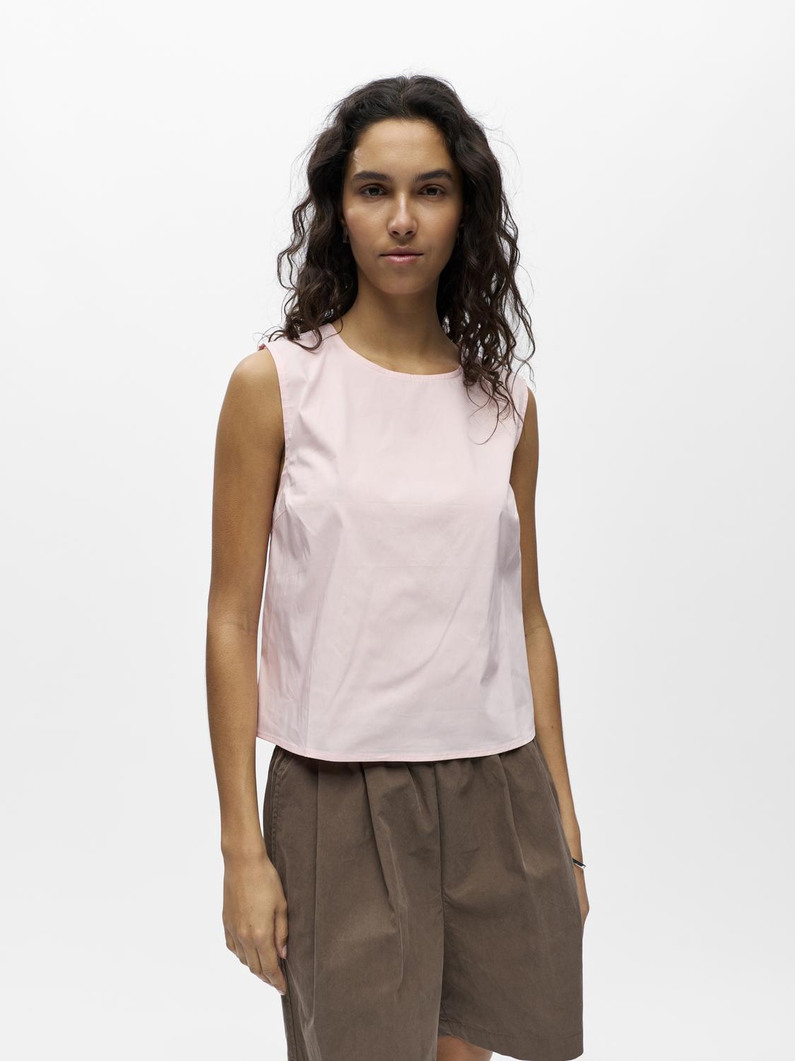 model_shot-front